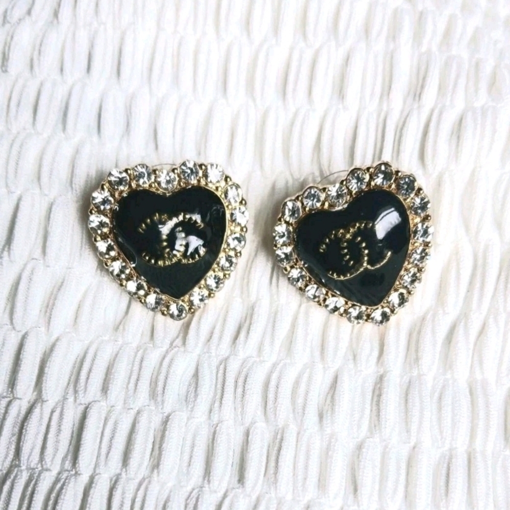 Chic Black and Gold Heart Earrings